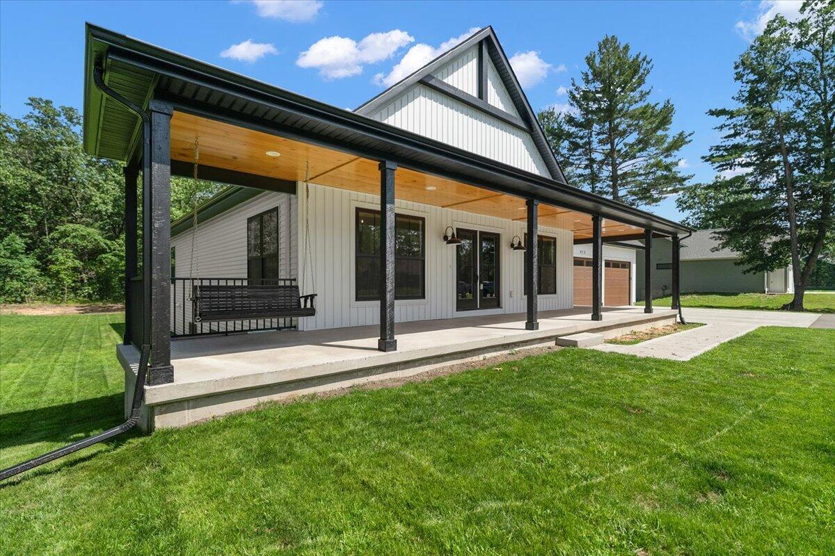 412 Sabine Drive Muskegon MI 49442