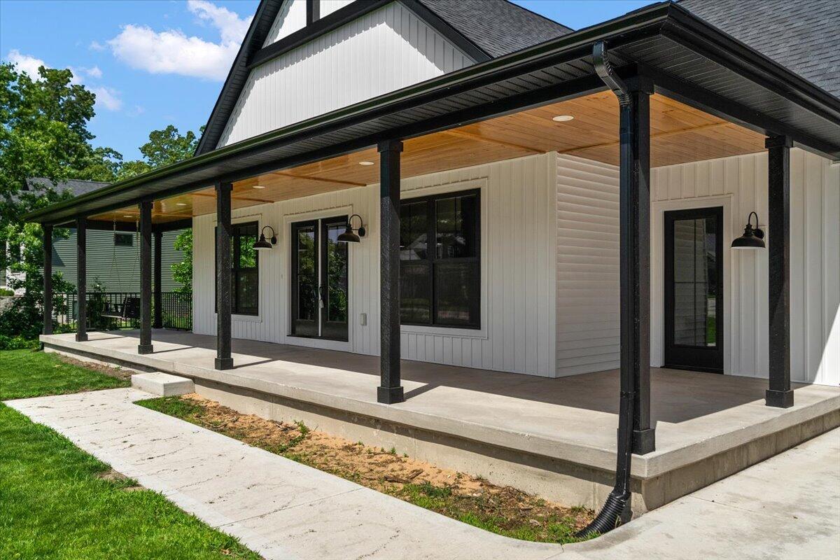 412 Sabine Drive Muskegon MI 49442
