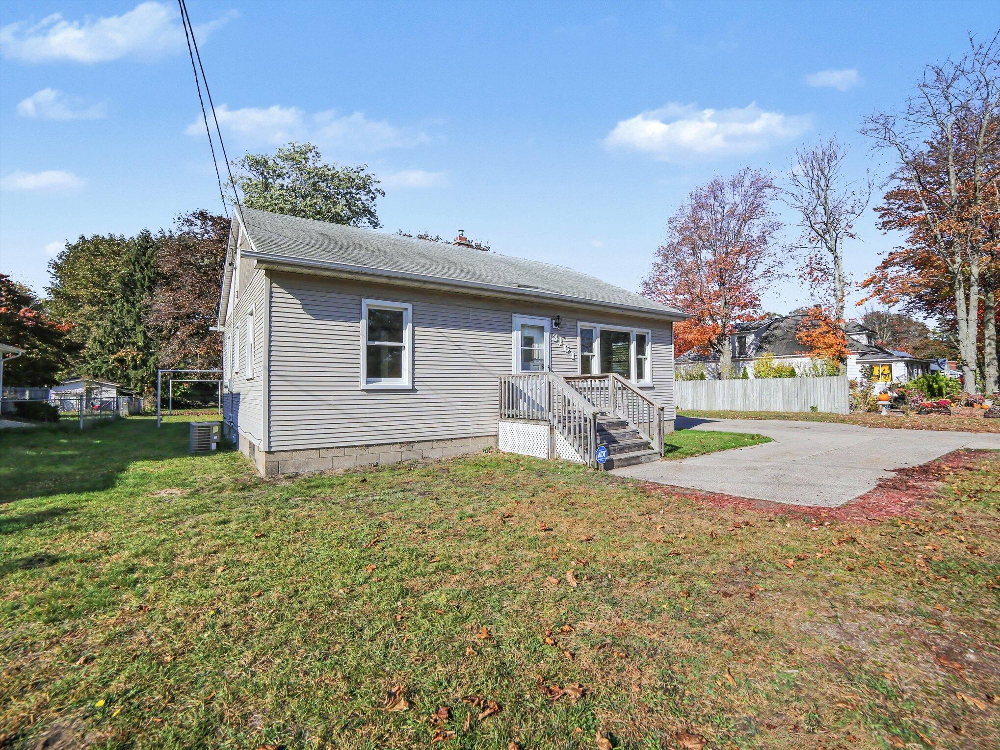 3161 Mccracken Street Norton Shores MI 49441