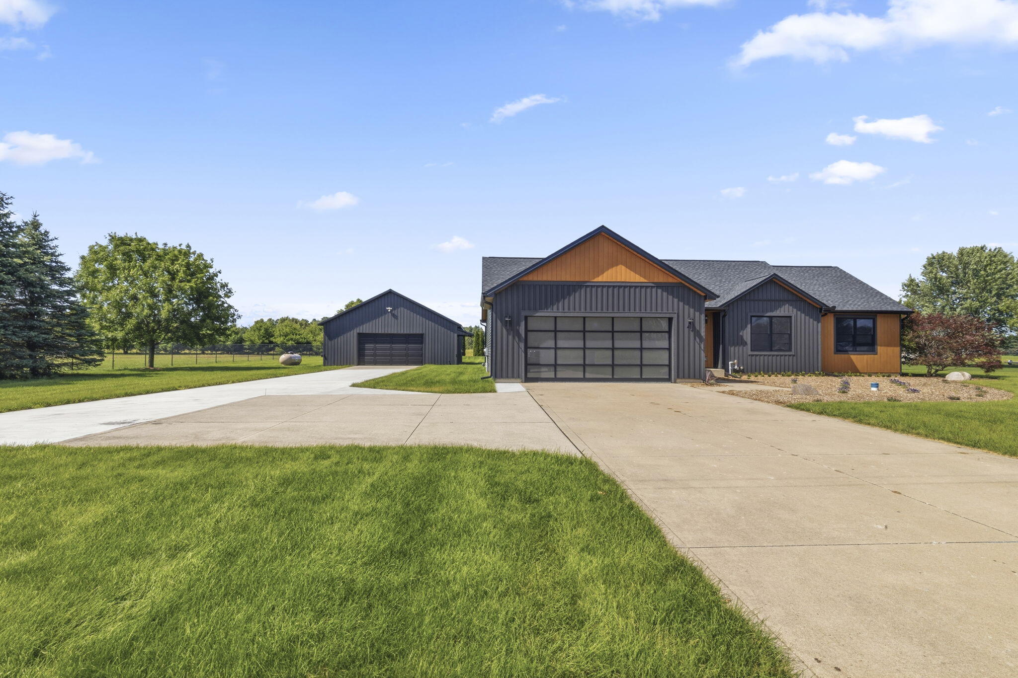 20872 State Line Road Edwardsburg MI 49112