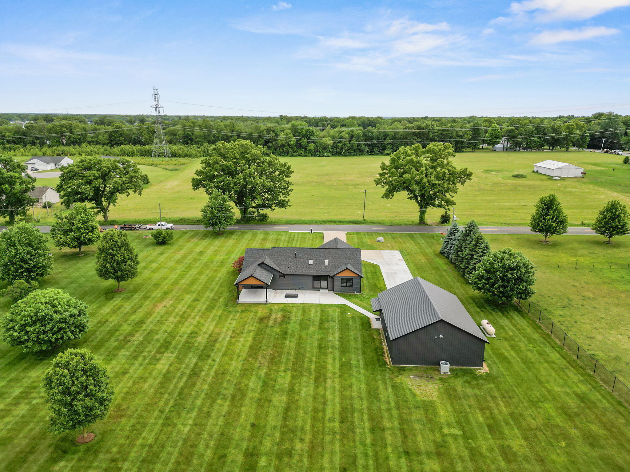 20872 State Line Road Edwardsburg MI 49112