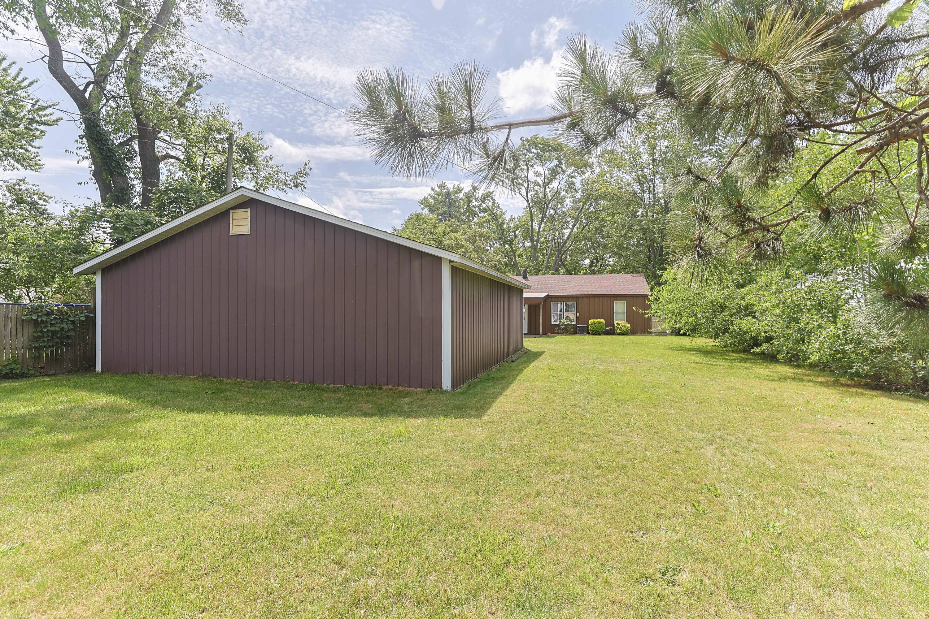 2029 Lewis Drive Niles MI 49120