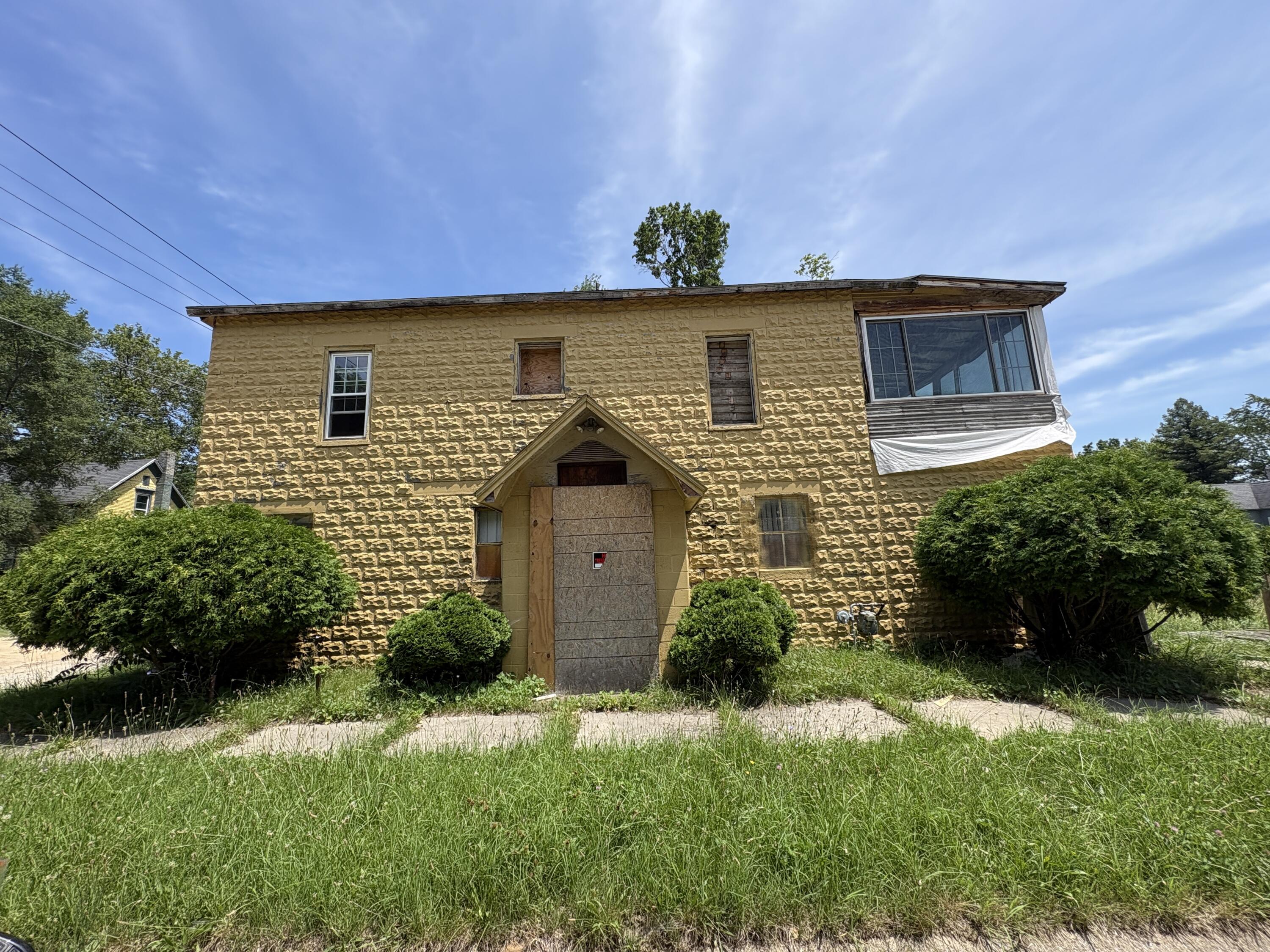 817 Thresher Avenue Benton Harbor MI 49022