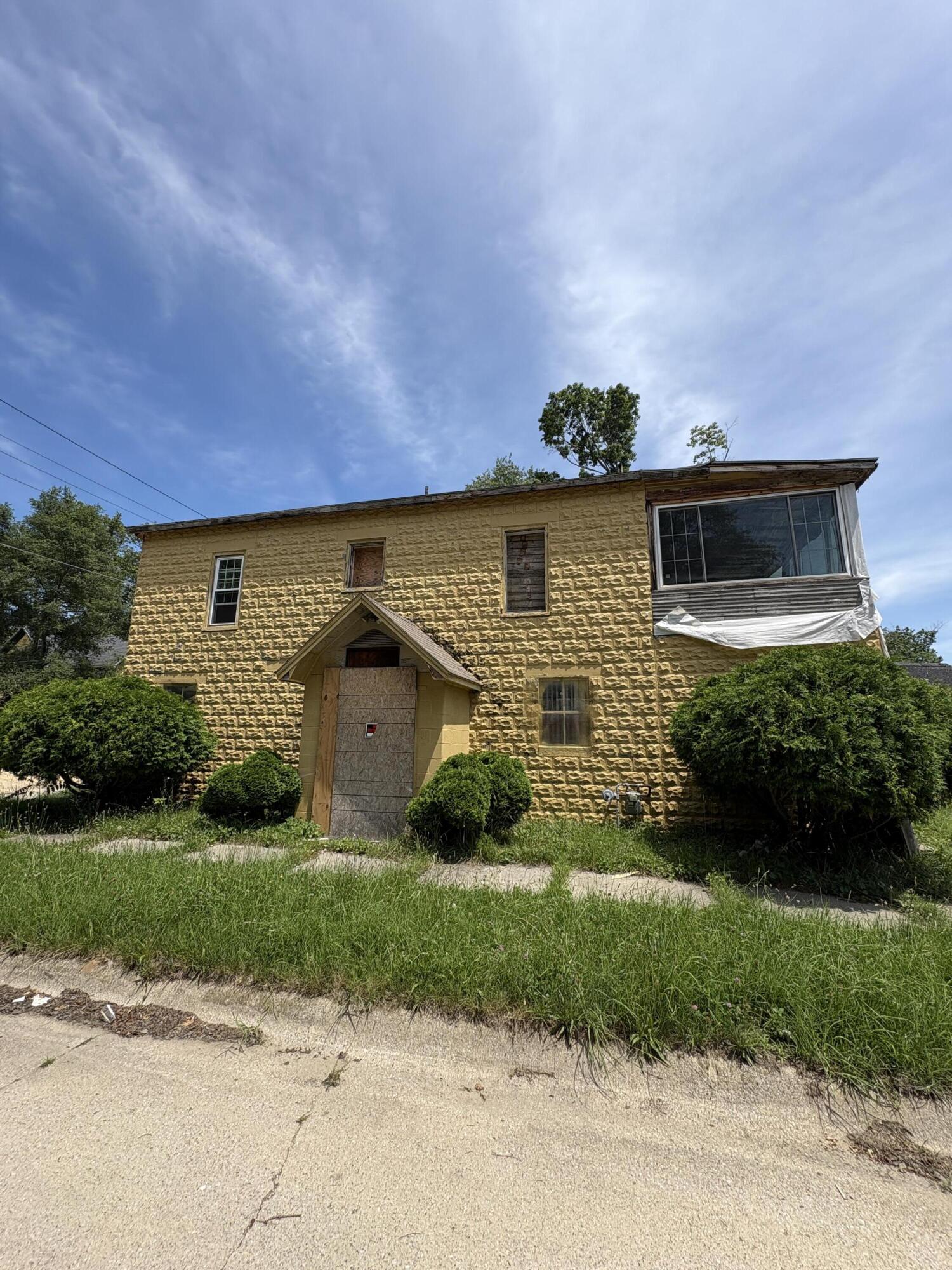 817 Thresher Avenue Benton Harbor MI 49022