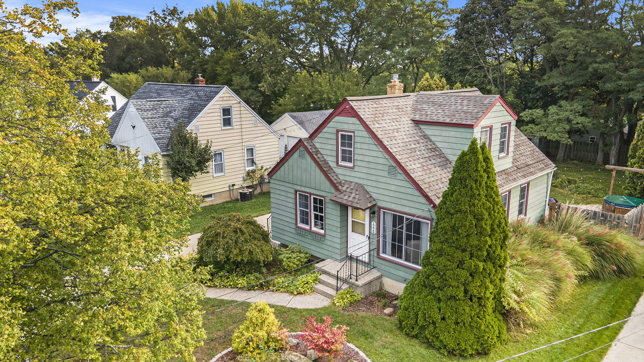 1228 Spring Avenue NE Grand Rapids MI 49505