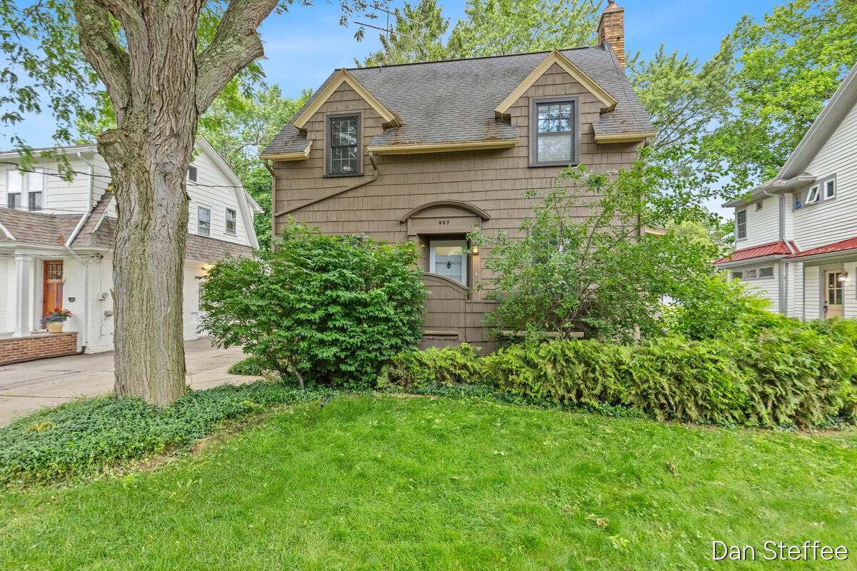 East Grand Rapids MI, 957 Maxwell Avenue SE