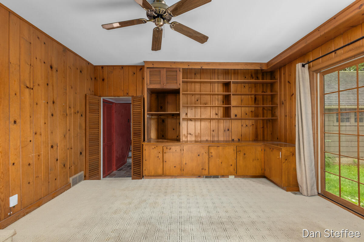 957 Maxwell Avenue SE East Grand Rapids MI 49506