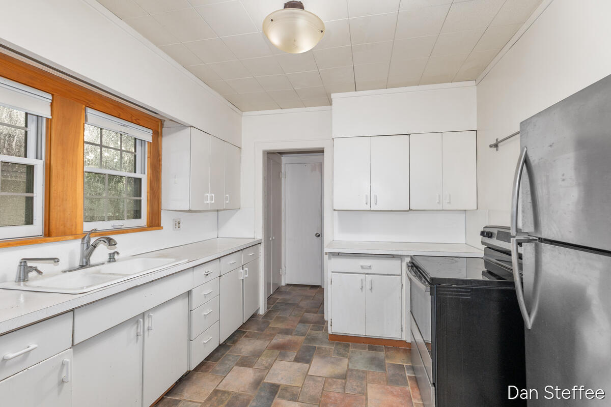 957 Maxwell Avenue SE East Grand Rapids MI 49506