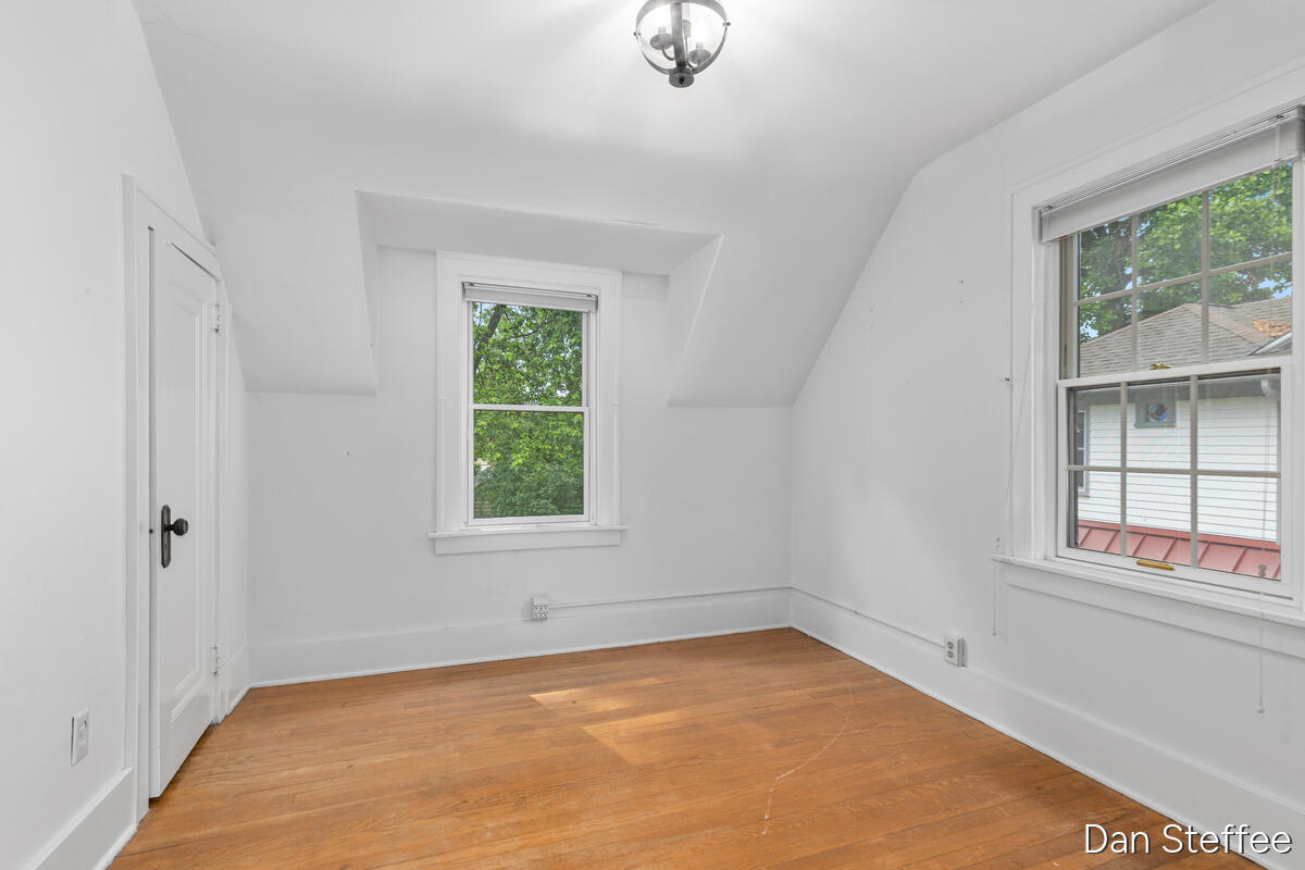 957 Maxwell Avenue SE East Grand Rapids MI 49506