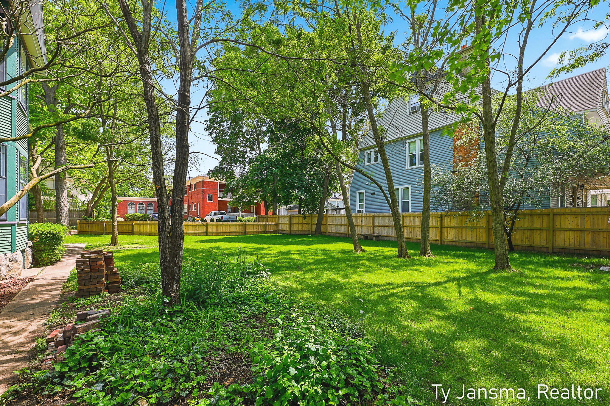 624-628 Prospect Avenue SE Grand Rapids MI 49503