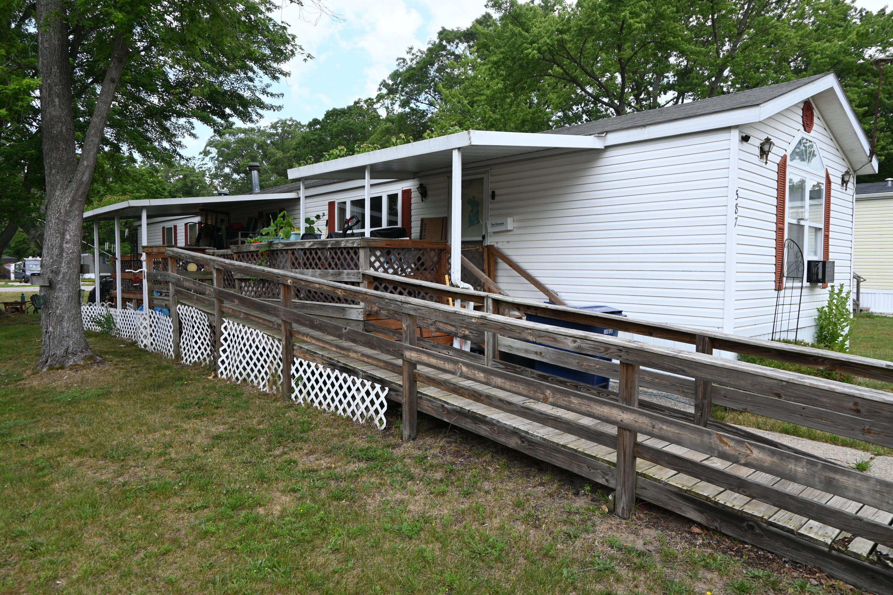 587 Harvest Lane Muskegon MI 49442