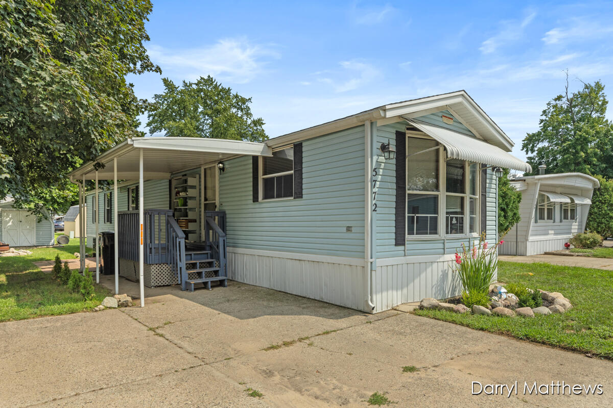 5772 Pinebrook Avenue SE Grand Rapids MI 49548