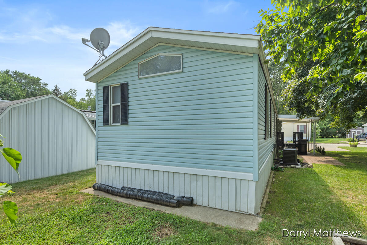 5772 Pinebrook Avenue SE Grand Rapids MI 49548