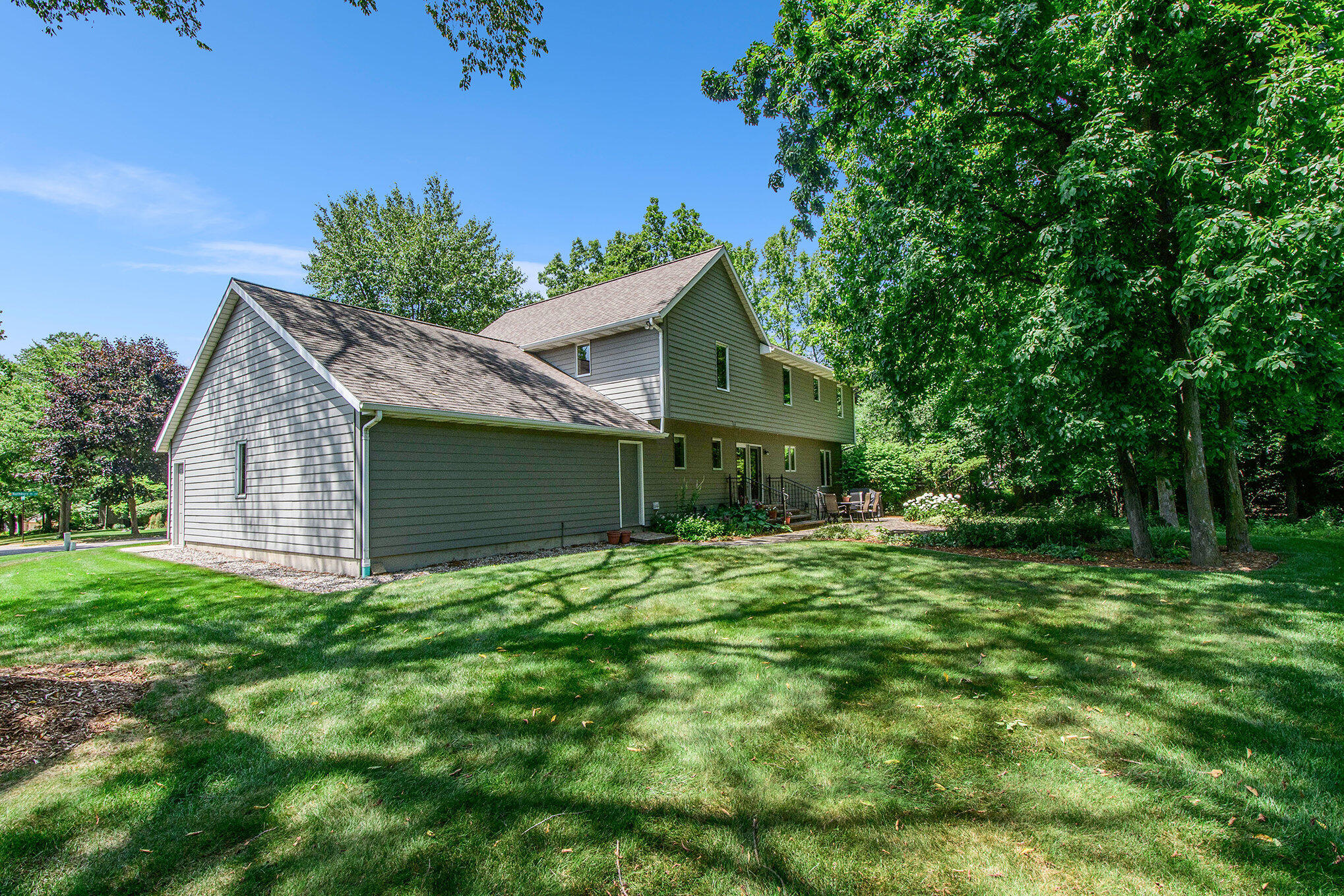 1410 Rothbury Drive NE Grand Rapids MI 49505