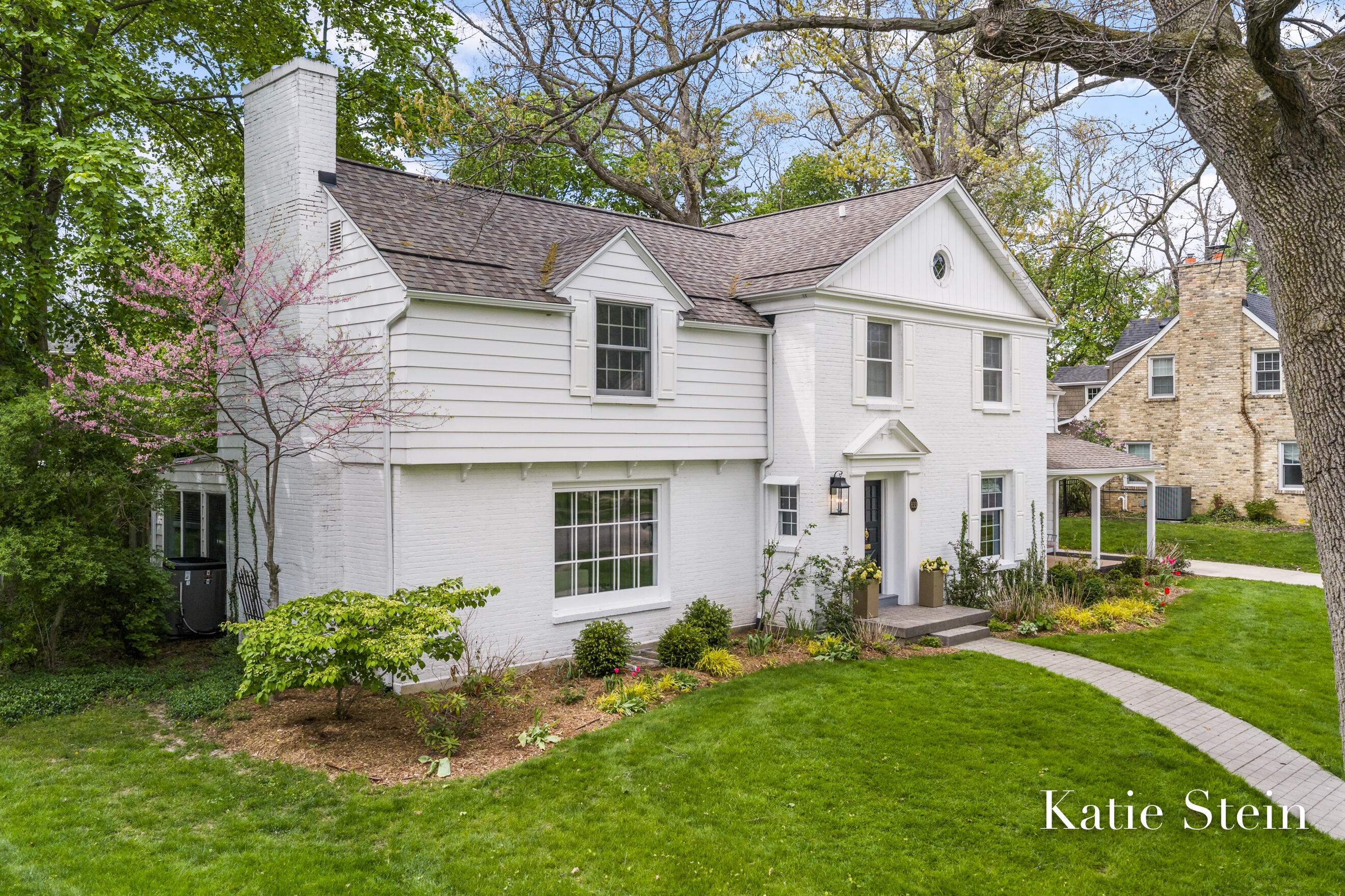 833 Gladstone Drive SE East Grand Rapids MI 49506