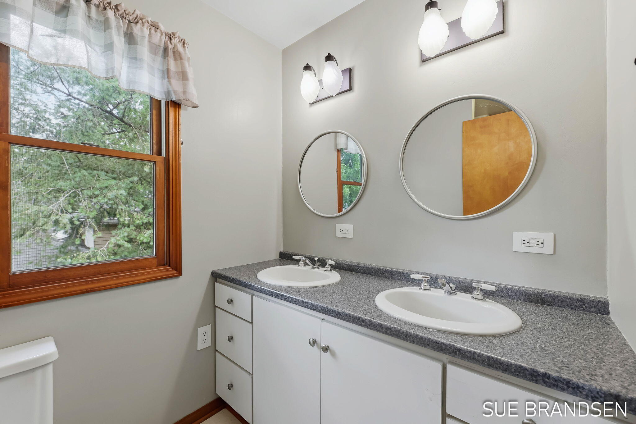 357 N State Street Zeeland MI 49464