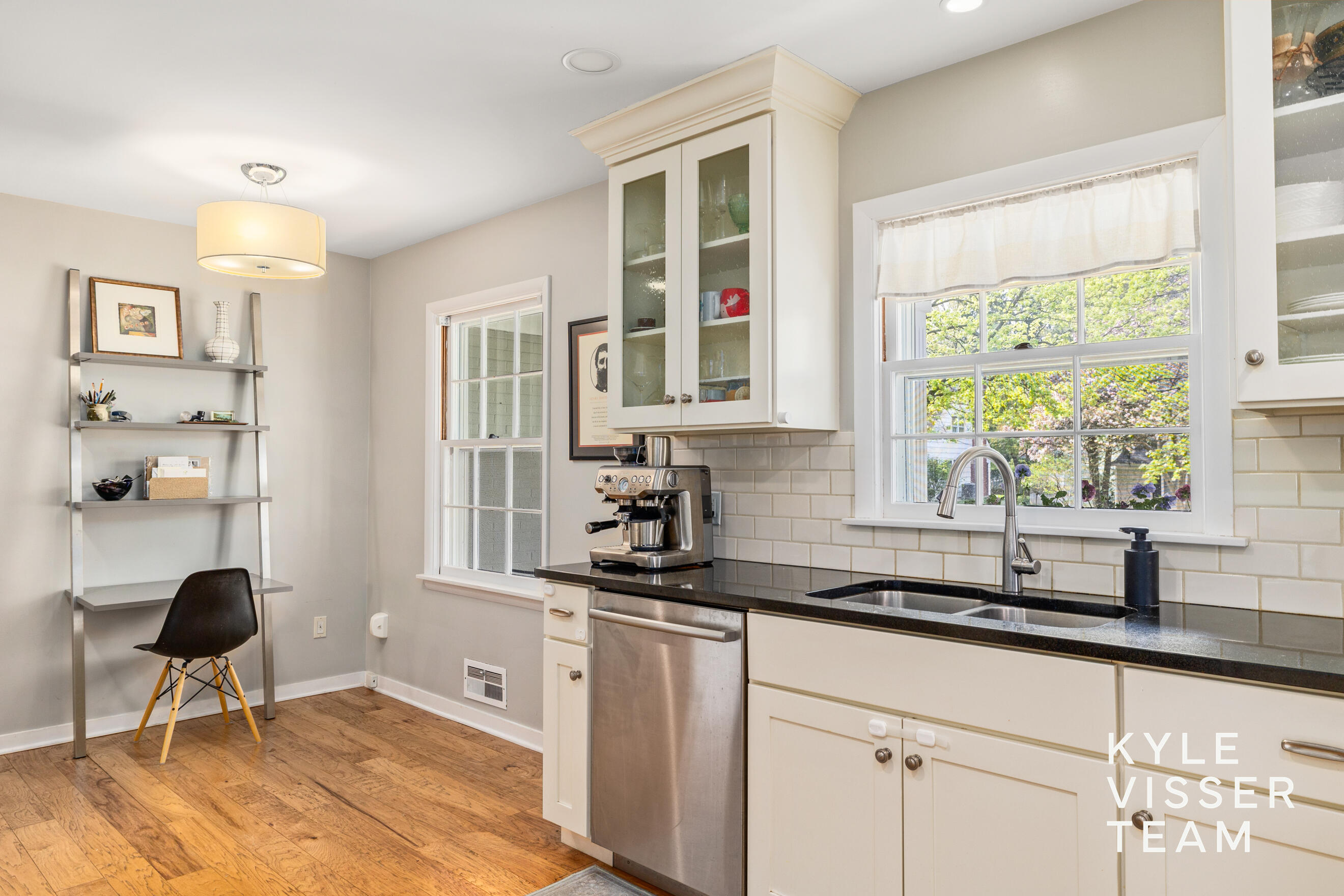 2405 Oakwood Drive SE East Grand Rapids MI 49506