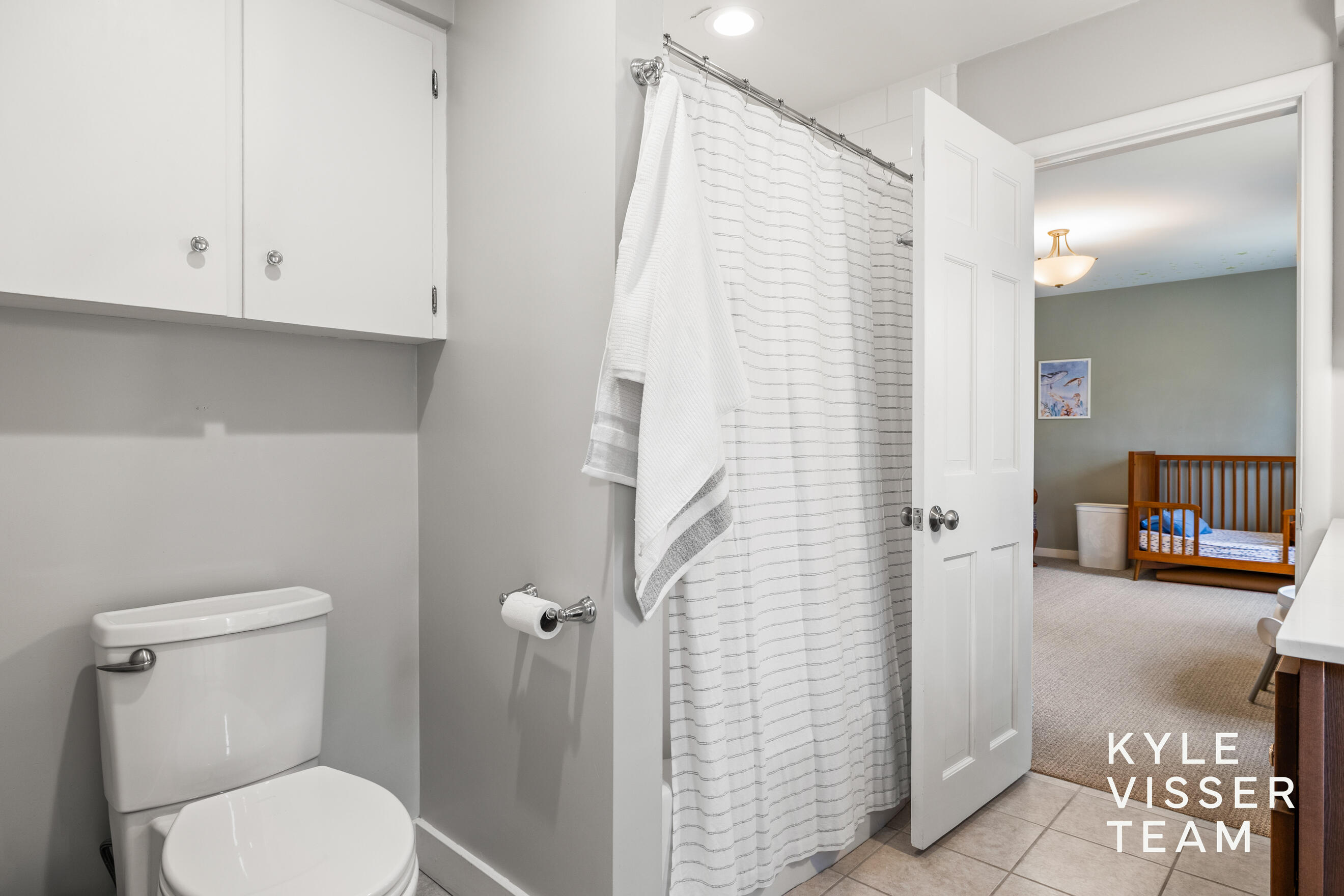 2405 Oakwood Drive SE East Grand Rapids MI 49506