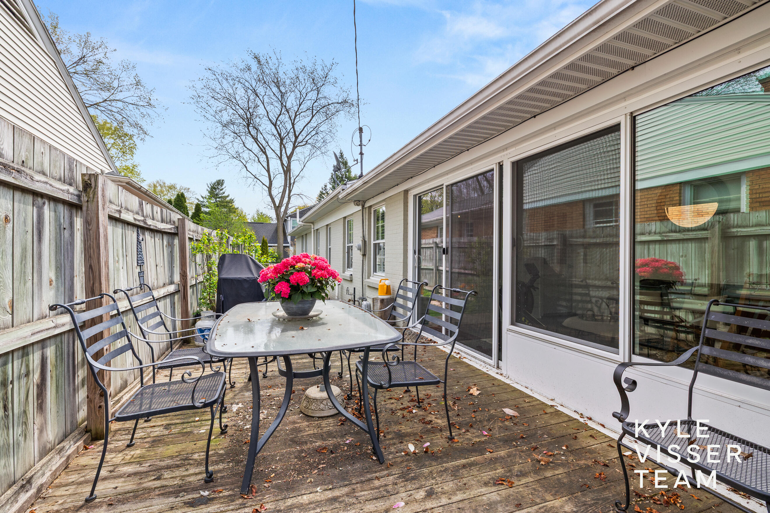 2405 Oakwood Drive SE East Grand Rapids MI 49506
