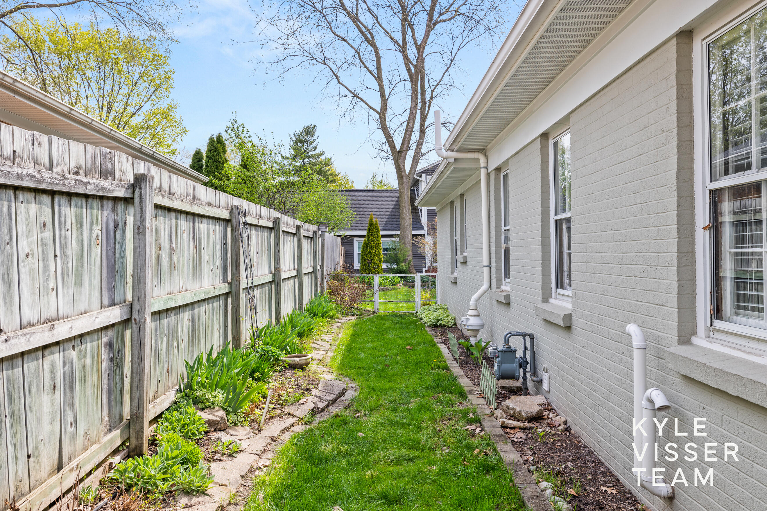 2405 Oakwood Drive SE East Grand Rapids MI 49506