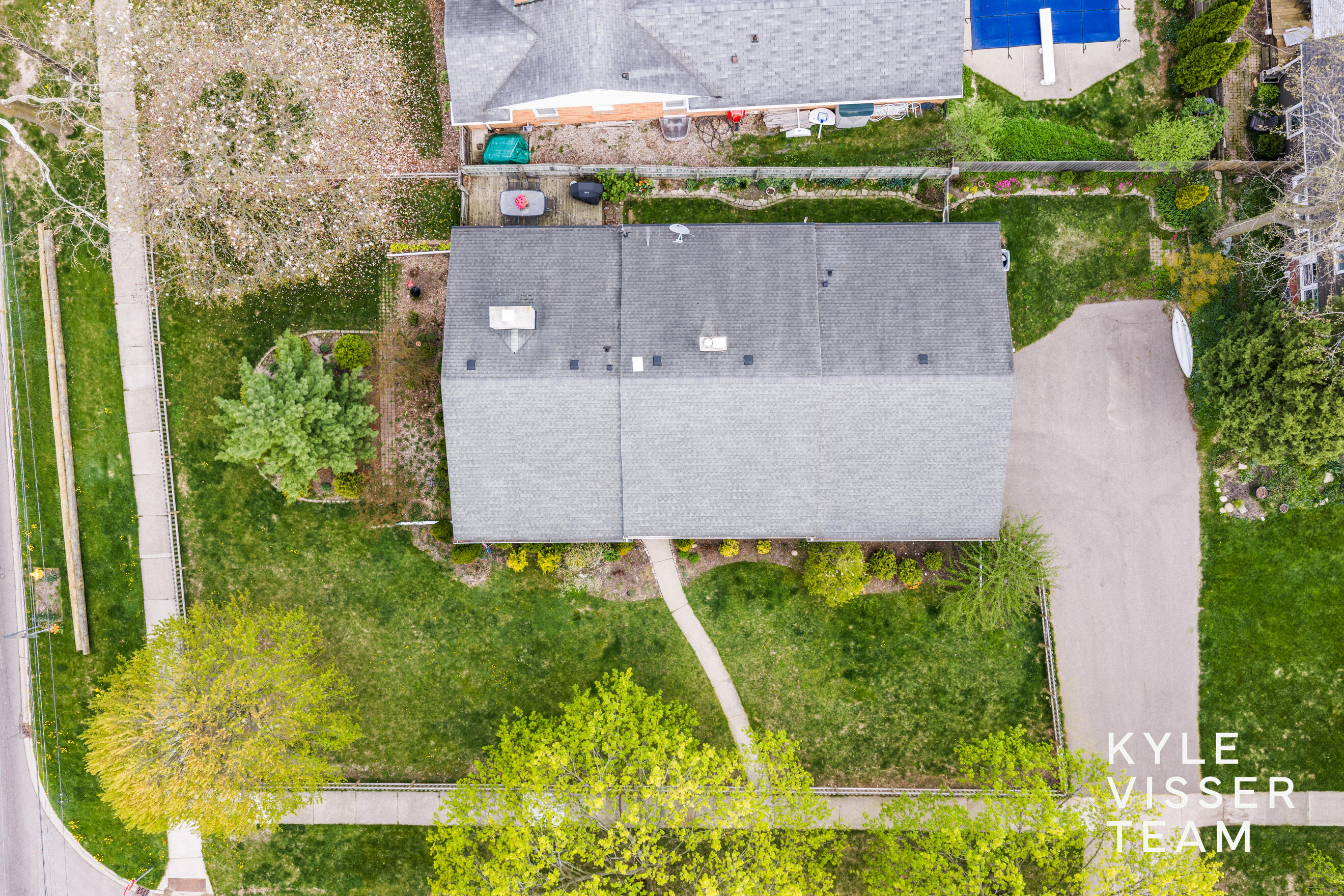 2405 Oakwood Drive SE East Grand Rapids MI 49506