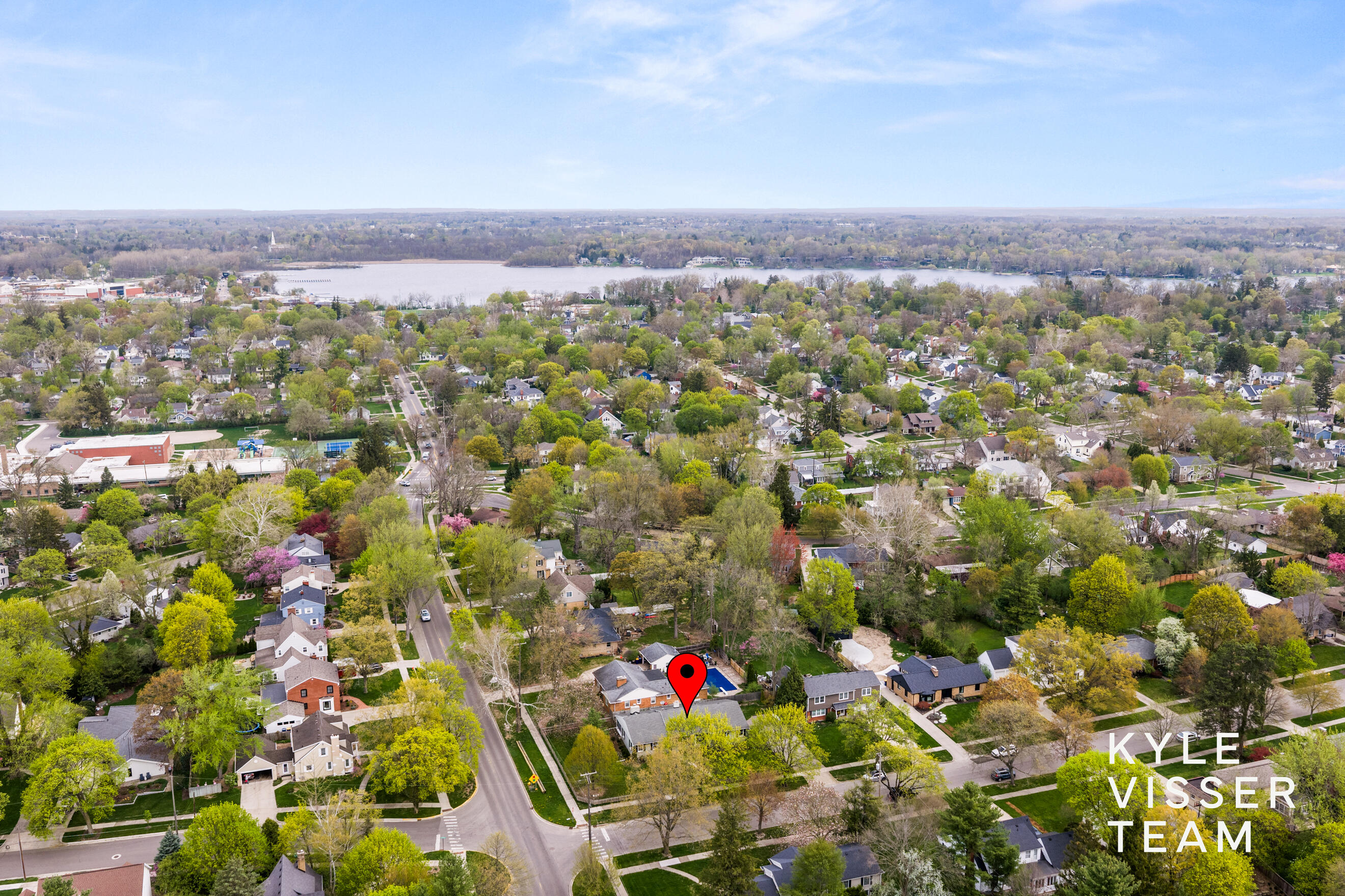 2405 Oakwood Drive SE East Grand Rapids MI 49506