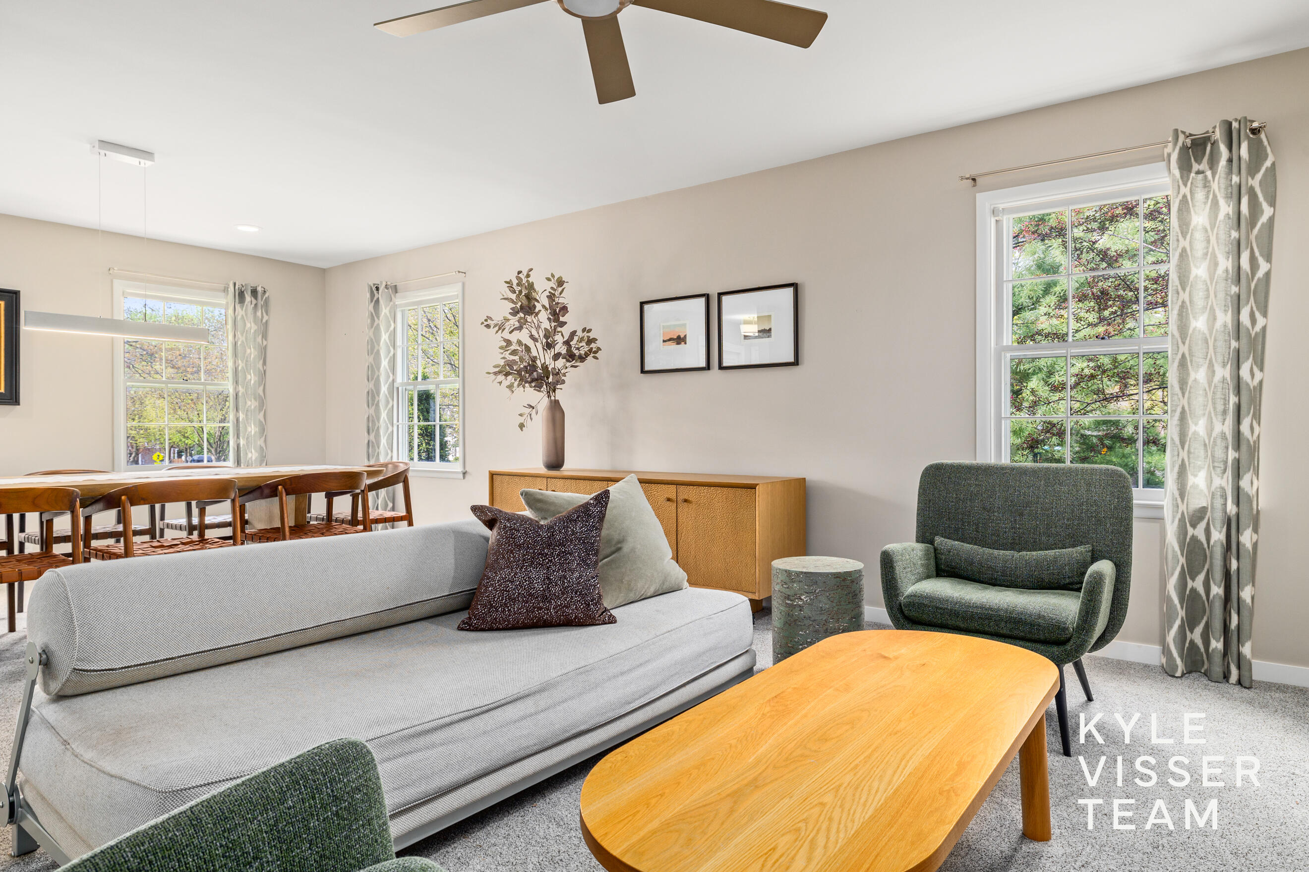 2405 Oakwood Drive SE East Grand Rapids MI 49506
