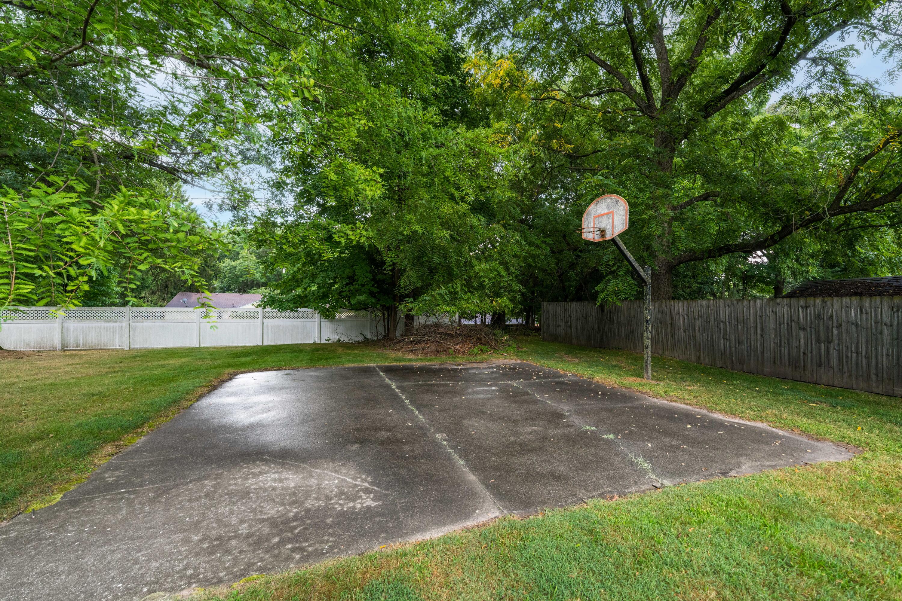 4342 Old Colony Road Kalamazoo MI 49008