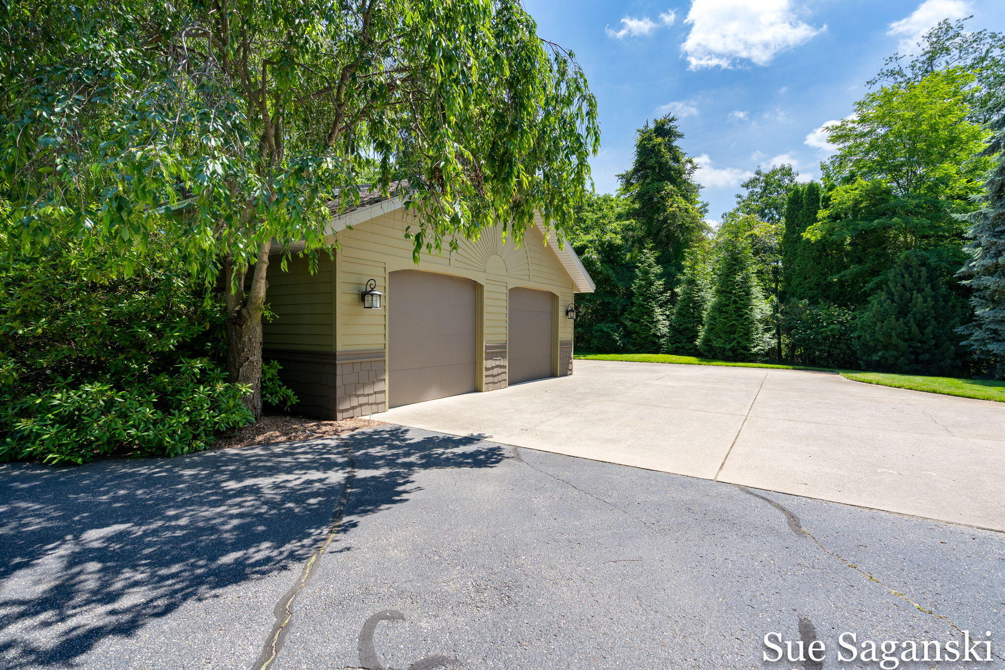 6514 Creekwood Drive Holland MI 49423