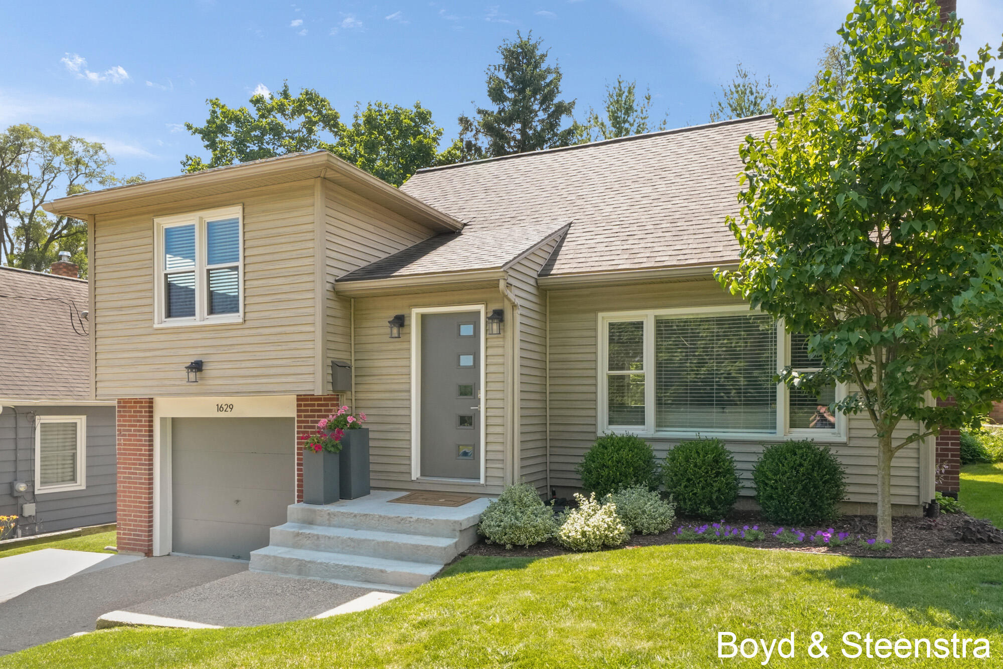1629 Sylvan Avenue SE Grand Rapids MI 49506