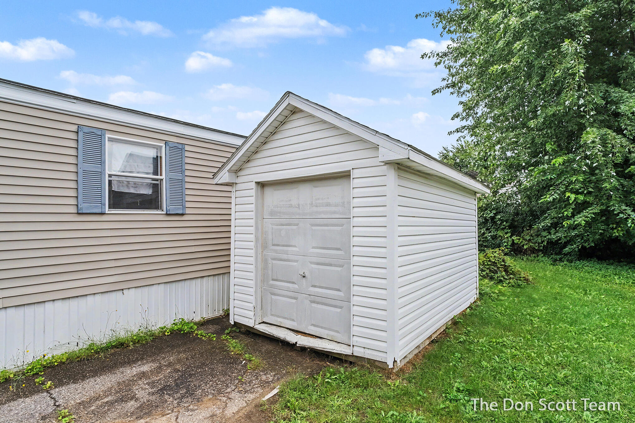 3662 Mount Blanc Street NW Grand Rapids MI 49544