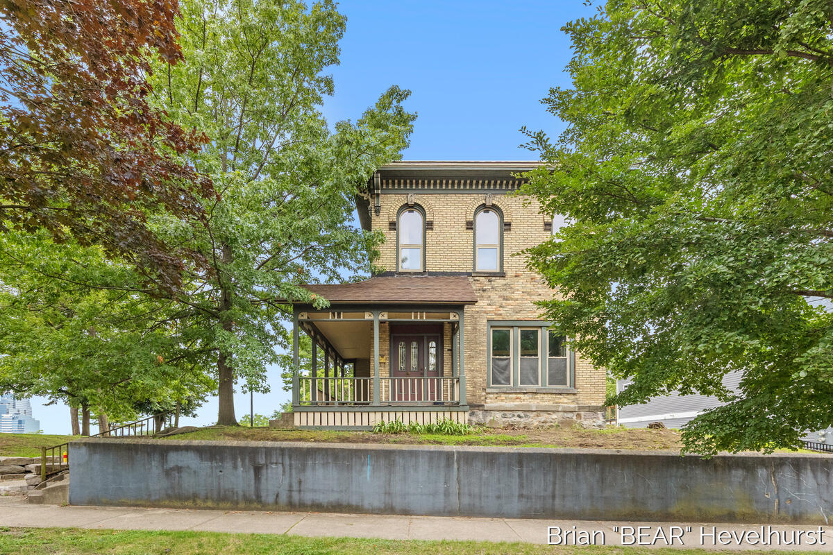 Grand Rapids MI, 827 Fairview Avenue NE