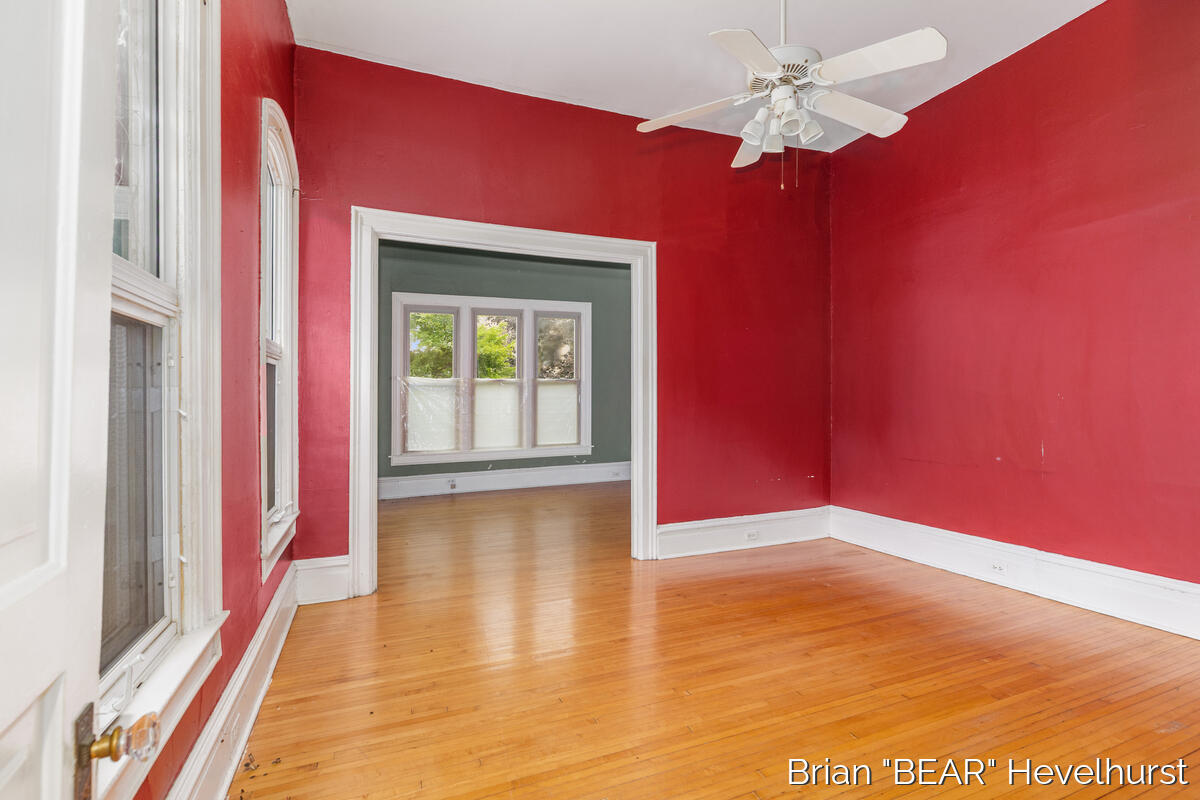 827 Fairview Avenue NE Grand Rapids MI 49503