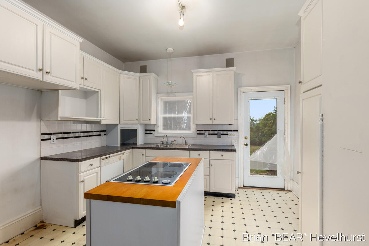 827 Fairview Avenue NE Grand Rapids MI 49503