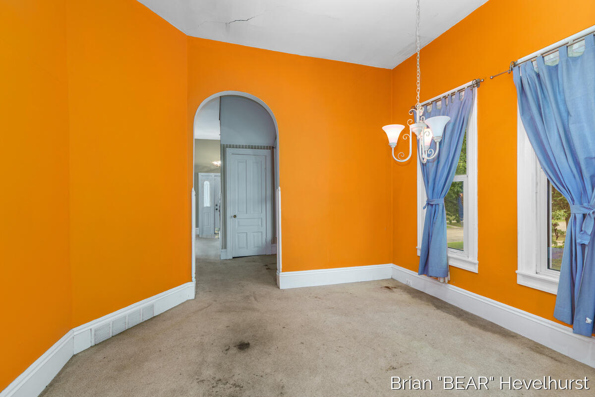 827 Fairview Avenue NE Grand Rapids MI 49503