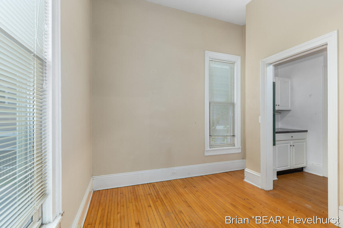 827 Fairview Avenue NE Grand Rapids MI 49503