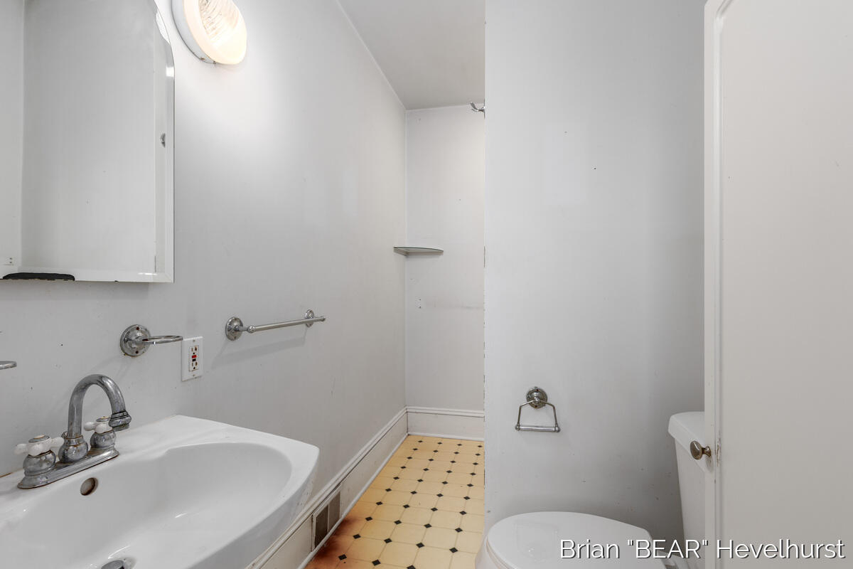 827 Fairview Avenue NE Grand Rapids MI 49503