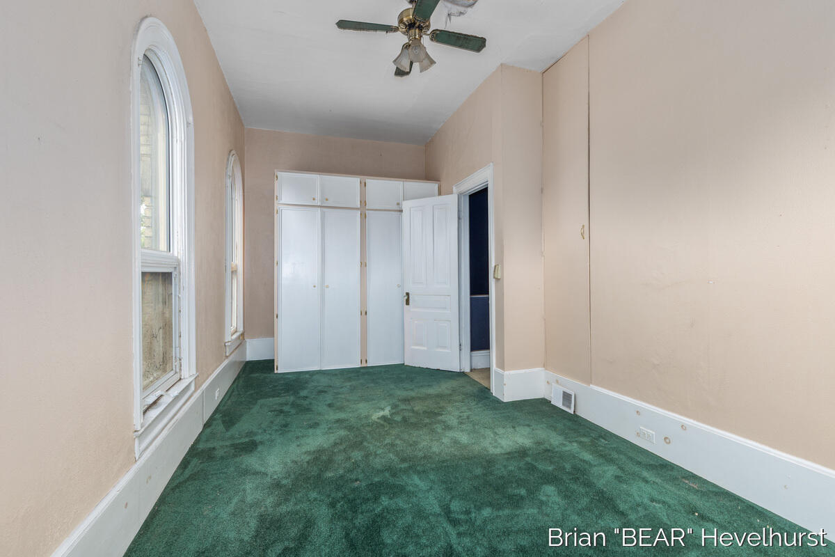 827 Fairview Avenue NE Grand Rapids MI 49503