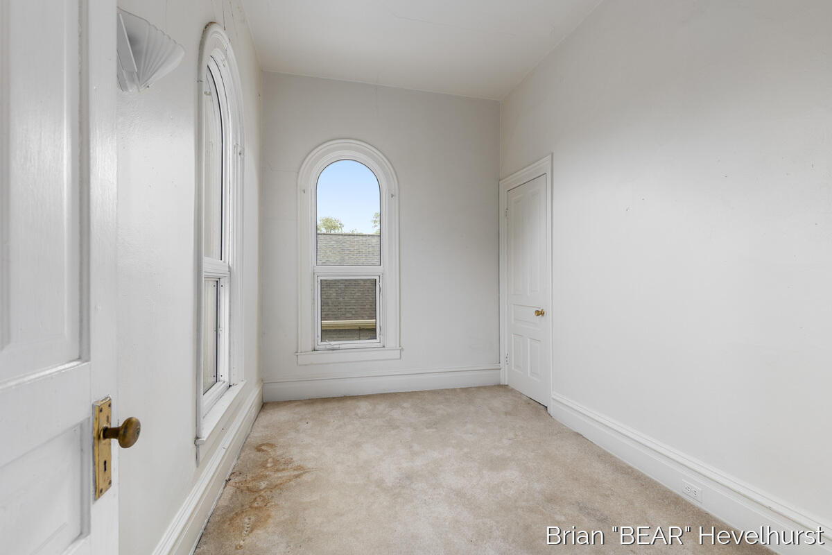 827 Fairview Avenue NE Grand Rapids MI 49503