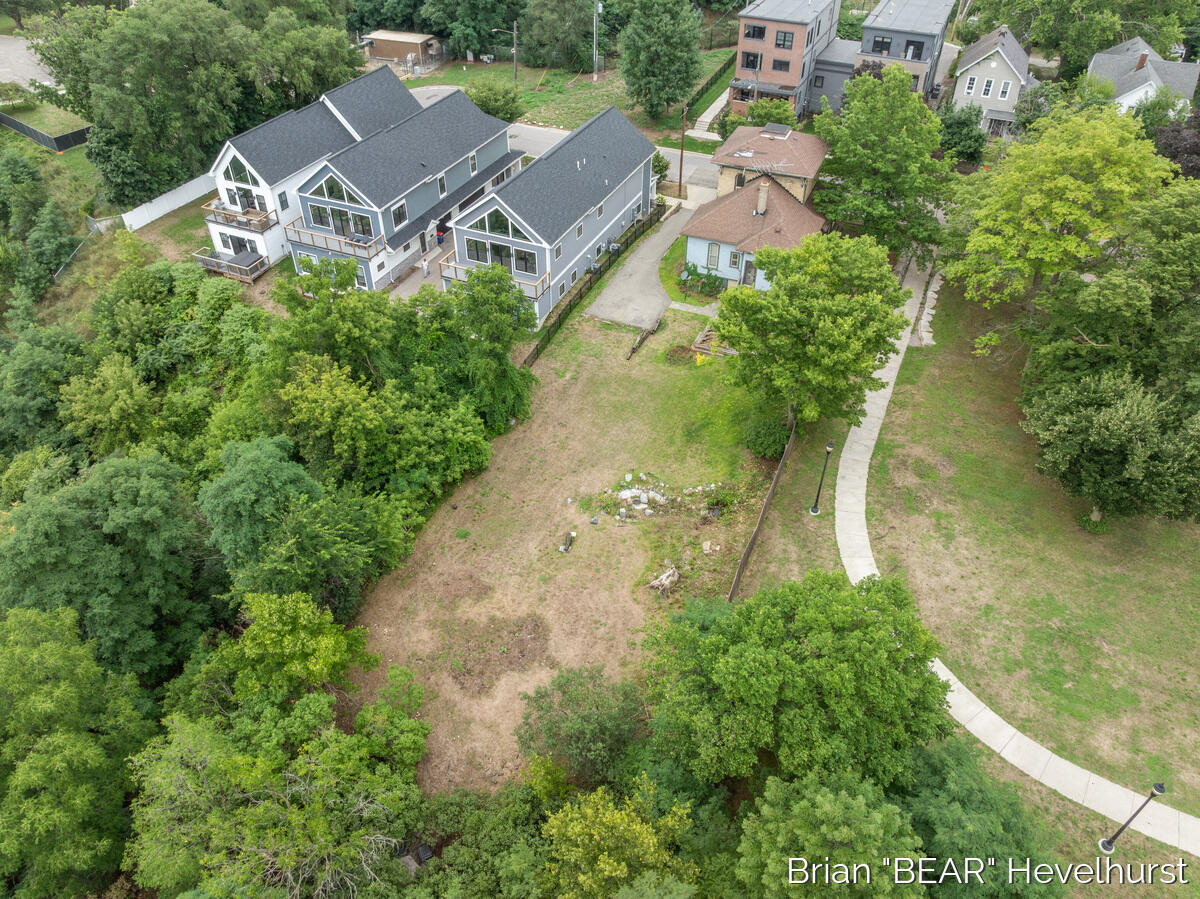 827 Fairview Avenue NE Grand Rapids MI 49503