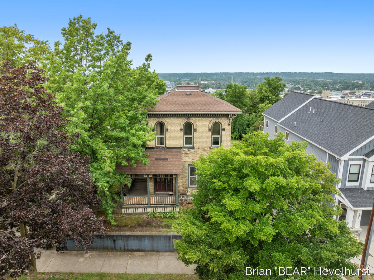 827 Fairview Avenue NE Grand Rapids MI 49503