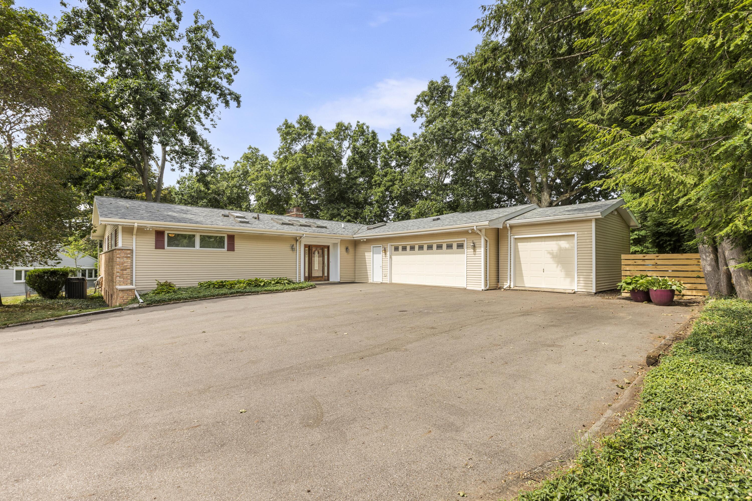 4340 Lakeside Drive Kalamazoo MI 49008
