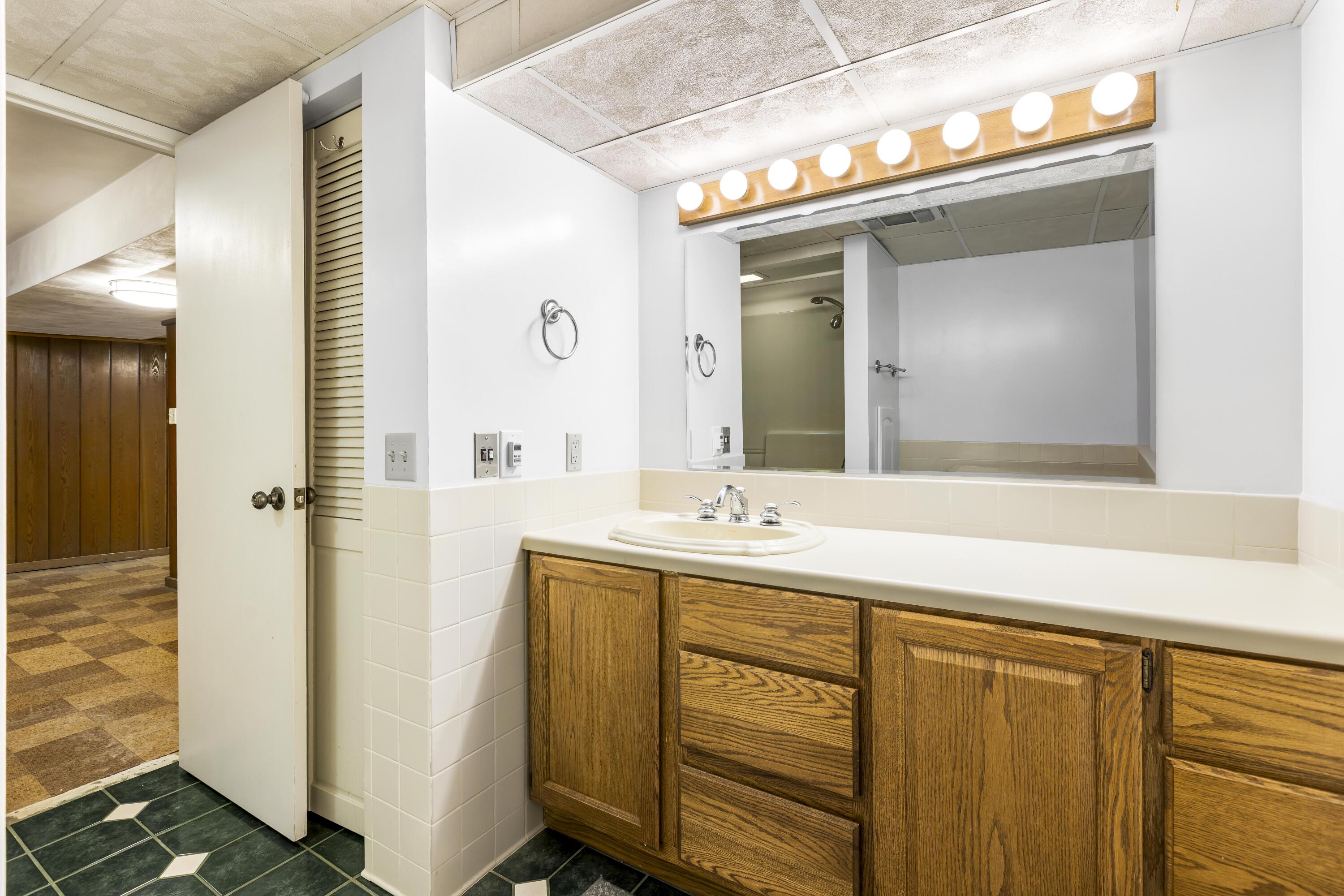 4340 Lakeside Drive Kalamazoo MI 49008