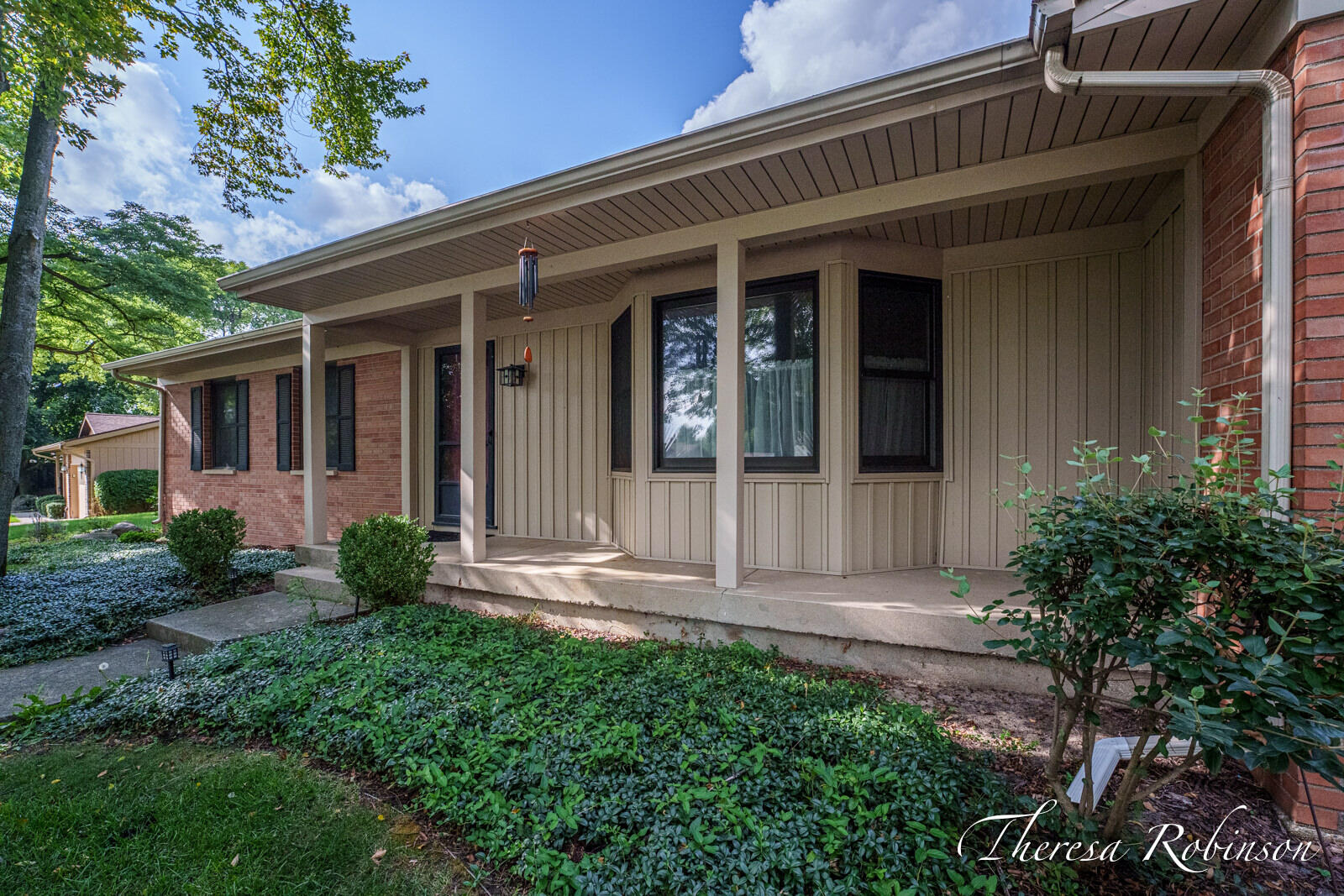 2147 Dewberry Drive NE Grand Rapids MI 49505