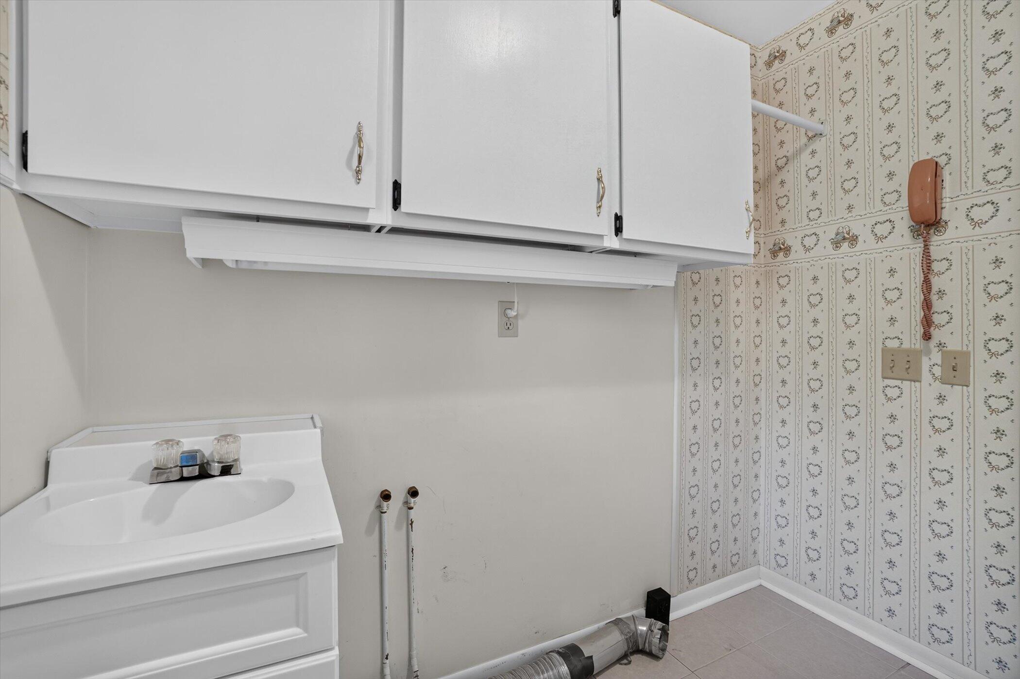 8047 Oak Hill Drive Kalamazoo MI 49009