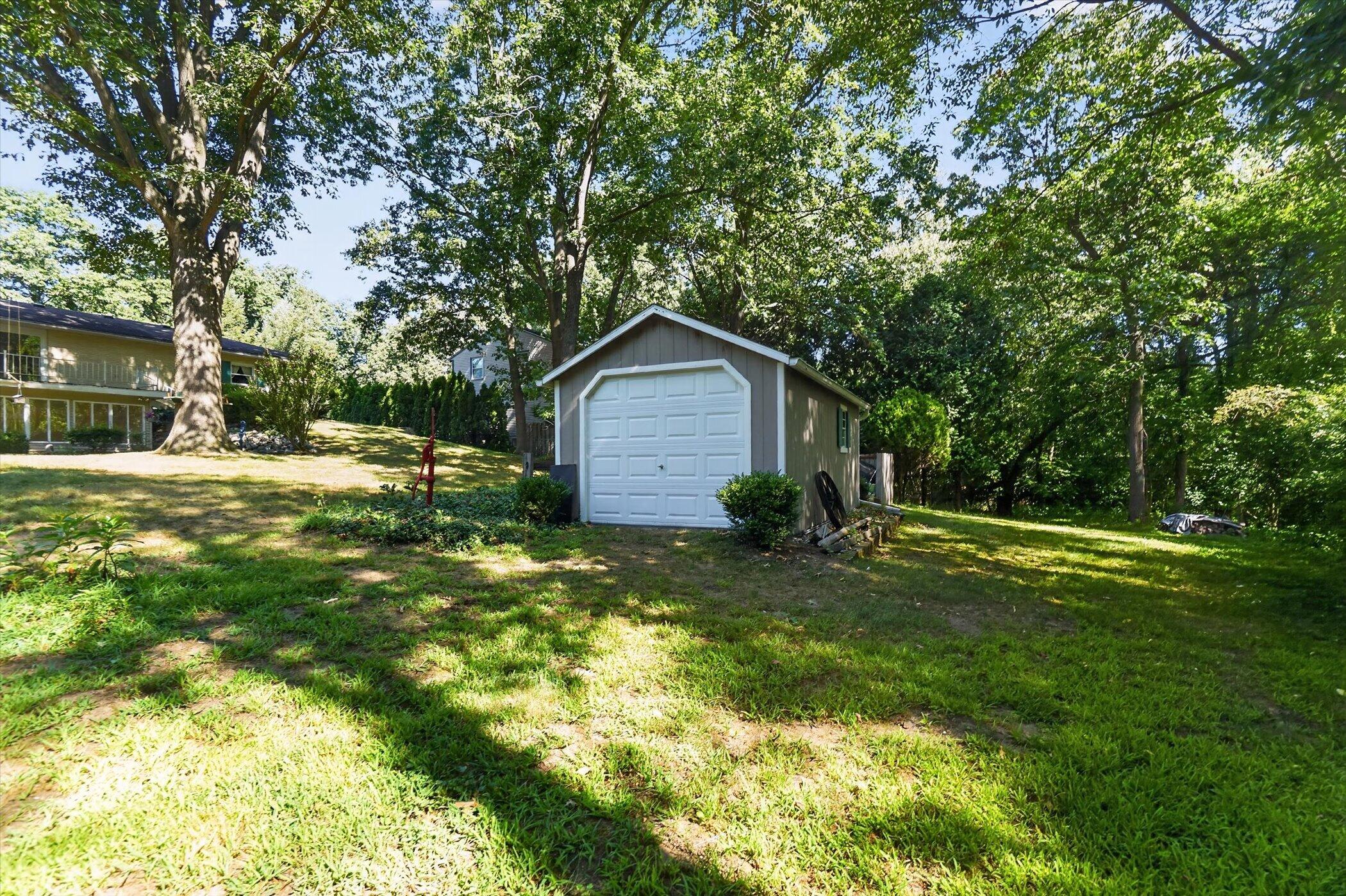 8047 Oak Hill Drive Kalamazoo MI 49009