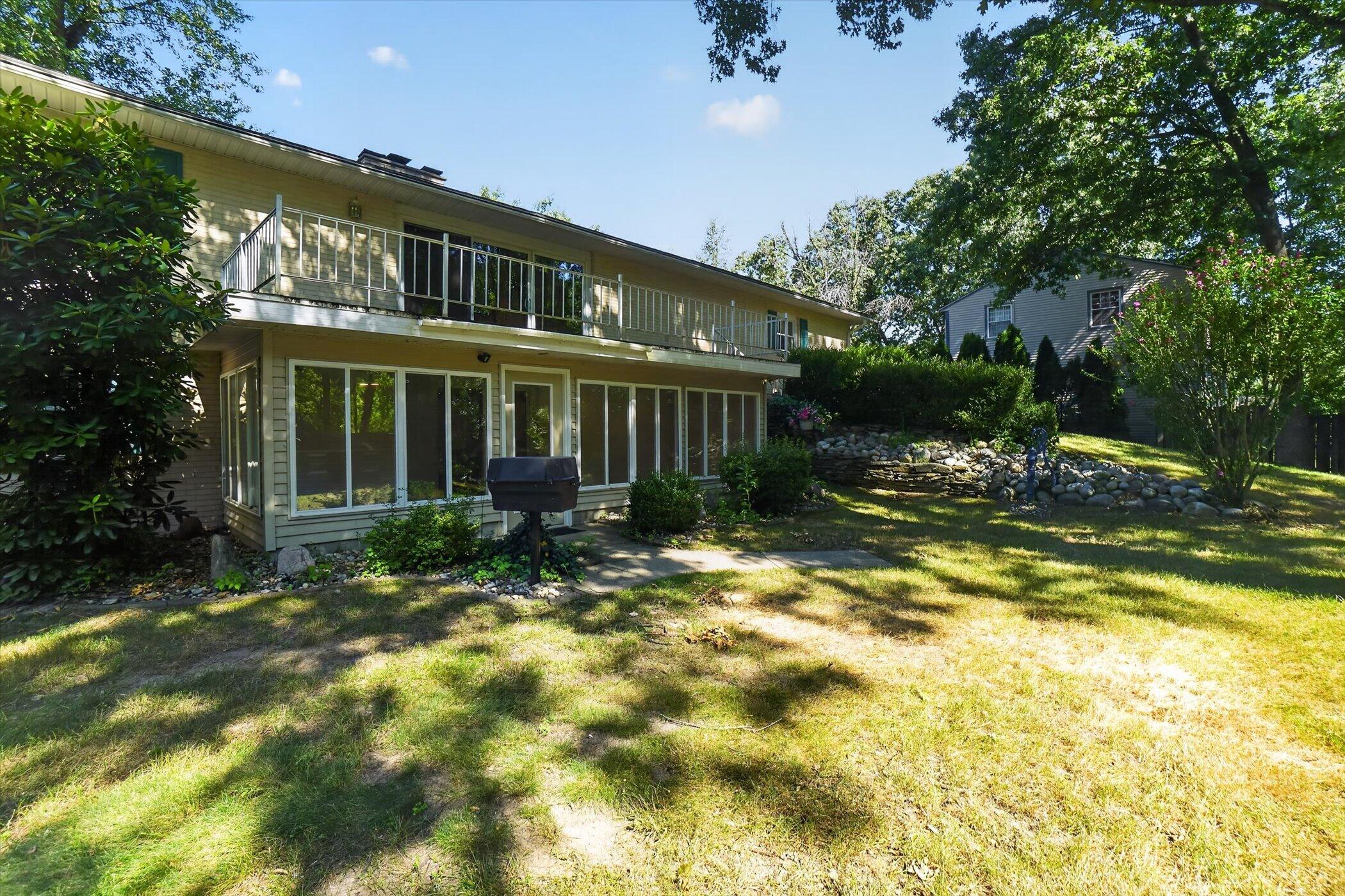8047 Oak Hill Drive Kalamazoo MI 49009