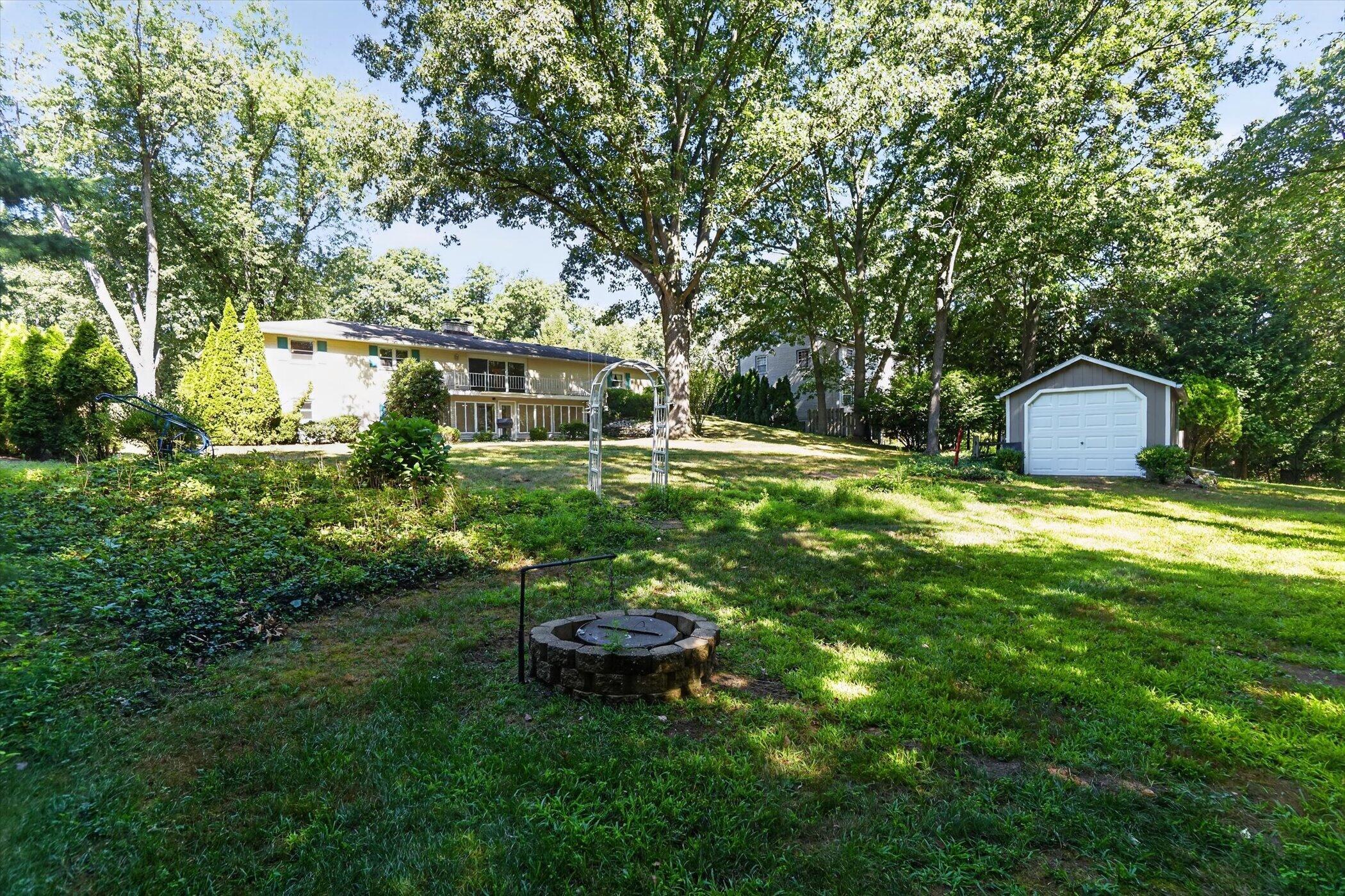 8047 Oak Hill Drive Kalamazoo MI 49009