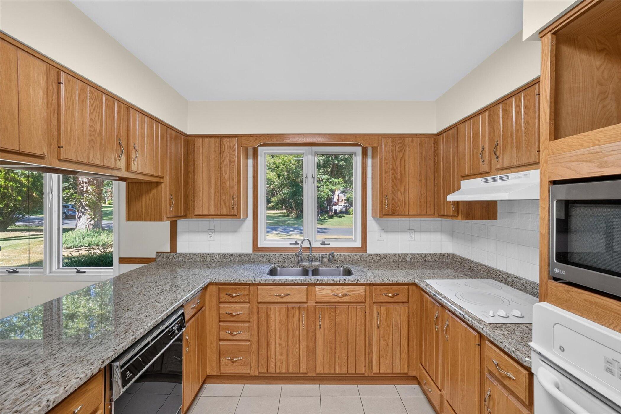 8047 Oak Hill Drive Kalamazoo MI 49009