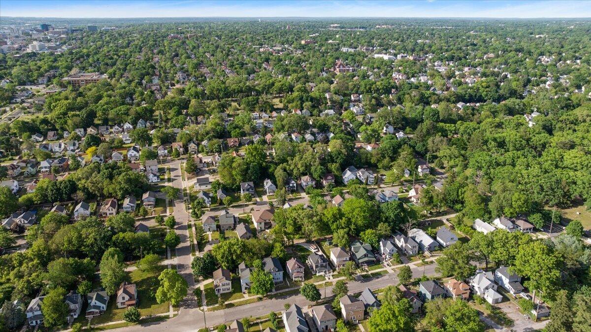 515 Woodlawn Street SE Grand Rapids MI 49507